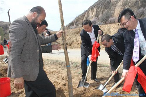 深怀民族情怀，捐赠抗疫物资——隆力奇35年助力精准扶贫